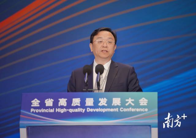 王傳福：新能源汽車發(fā)展只會(huì)快跑，不給喘口氣機(jī)會(huì)