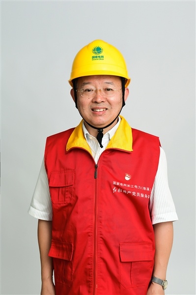 全國人大代表、國網(wǎng)浙江慈溪市供電公司客服中心社區(qū)經(jīng)理錢海軍——讓訴訟服務(wù)之光照亮千家萬戶