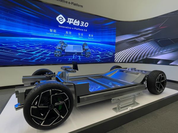 “新能源汽車第一城”再易主，深圳大幅超車，還有這些城市在踩油門