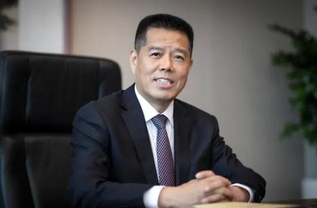 加快推動(dòng)傳統(tǒng)煤炭企業(yè)向新能源企業(yè)轉(zhuǎn)型發(fā)展——訪全國(guó)人大代表，山東能源集團(tuán)黨委書記、董事長(zhǎng) 李偉