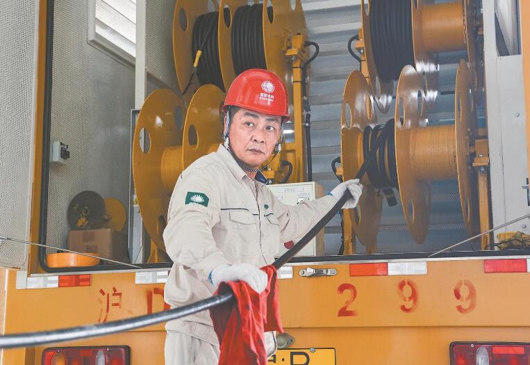 【國(guó)網(wǎng)楷?！垮X忠：匠心筑夢(mèng) 向光而行