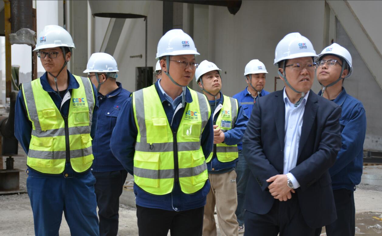 中國能建建筑集團(tuán)黨委副書記、總經(jīng)理羅耕能到正寧百萬項(xiàng)目指導(dǎo)調(diào)研