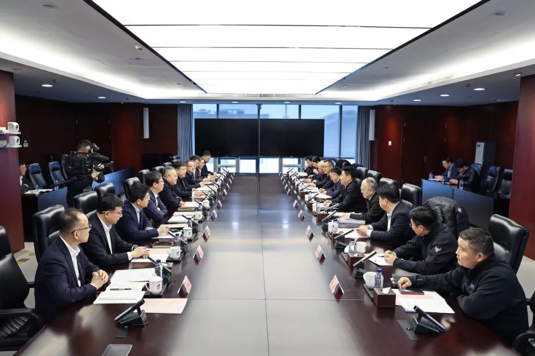 華電集團(tuán)黨組副書記、總經(jīng)理葉向東與北京市副市長高朋舉行會(huì)談