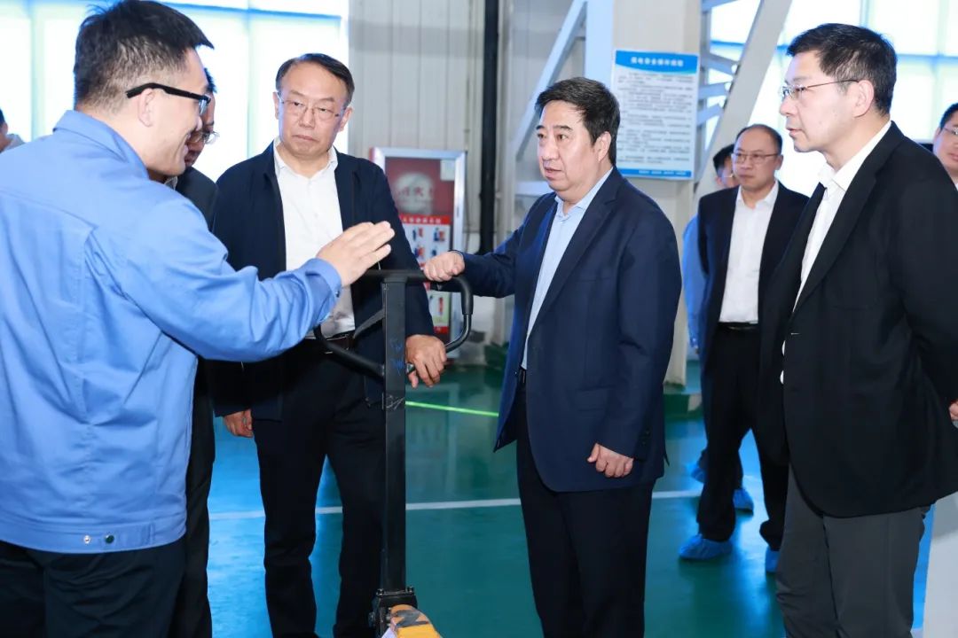 中國(guó)電氣裝備黨委書記、董事長(zhǎng)白忠泉到山東電工電氣調(diào)研