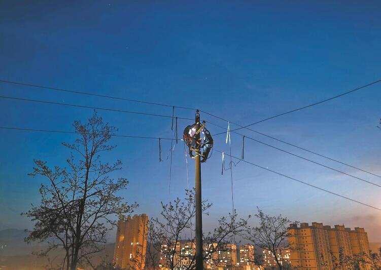 甘肅隴南、天水受強(qiáng)對流天氣影響線路全部恢復(fù)運(yùn)行