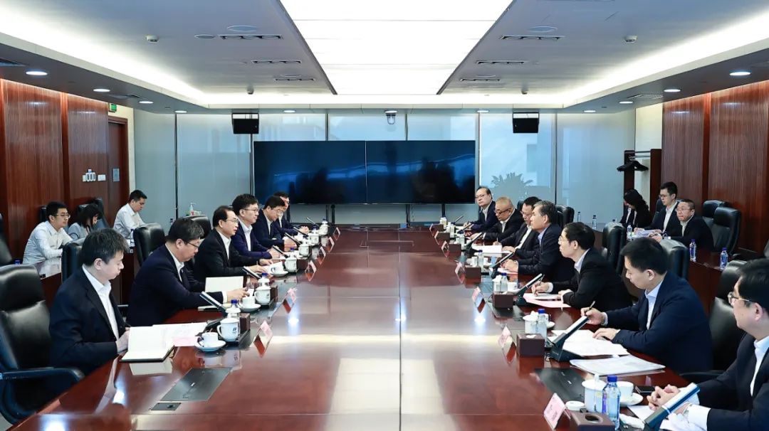 華電集團(tuán)黨組書記、董事長江毅與中國太平保險(xiǎn)集團(tuán)黨委書記、董事長王思東舉行會(huì)談