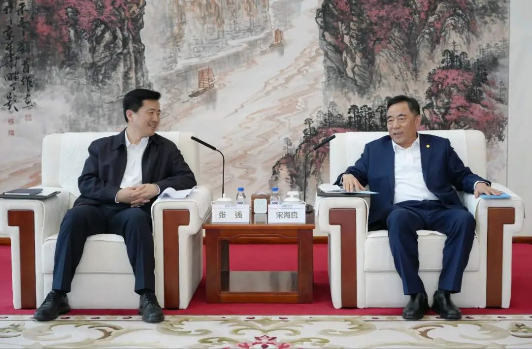 中國能建黨委書記、董事長宋海良與北京經(jīng)開區(qū)工委書記張強會談