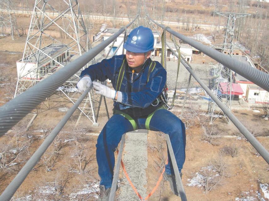 【國網(wǎng)工匠】葉大鵬:帶電作業(yè)勇?lián)?創(chuàng)新共享育人才