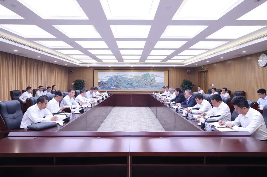 國家能源局黨組書記、局長章建華赴國家電網(wǎng)公司調研迎峰度夏電力保供工作