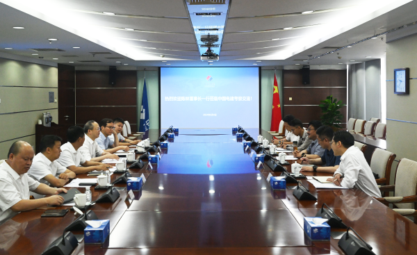 中國(guó)電建黨委常委、副總經(jīng)理徐鵬程與西藏交發(fā)集團(tuán)黨委書(shū)記、董事長(zhǎng)陳林舉行會(huì)談