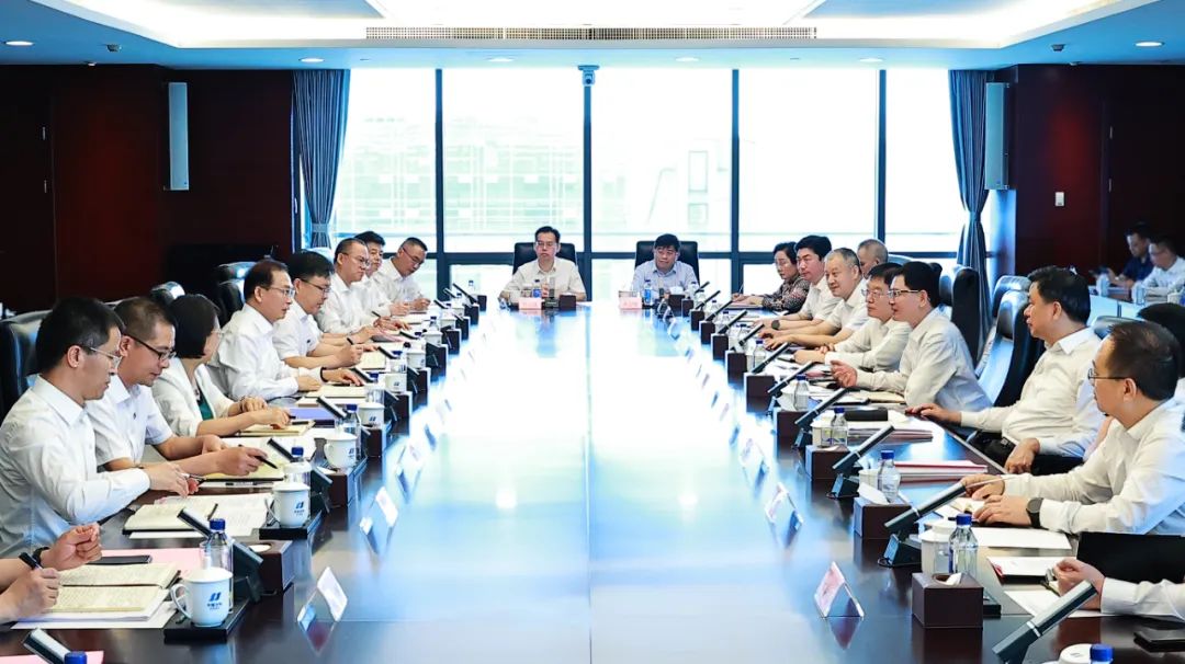 華電集團(tuán)黨組書記、董事長江毅與廣西壯族自治區(qū)主席藍(lán)天立會談