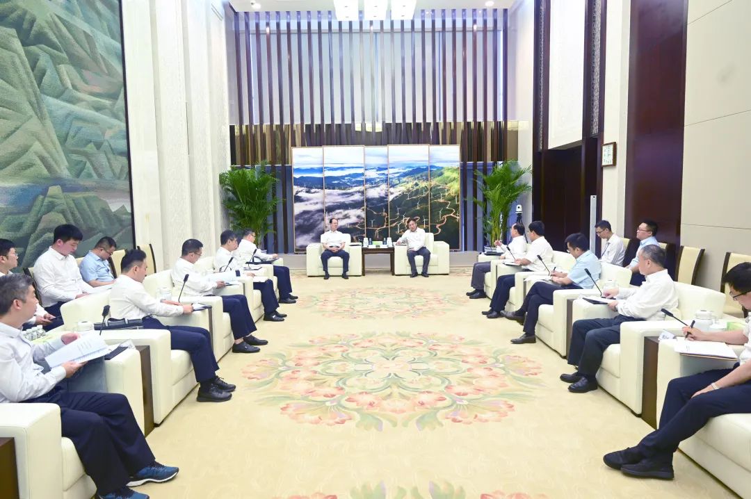 中國電建黨委書記、董事長丁焰章與國家電投黨組書記、董事長劉明勝會談