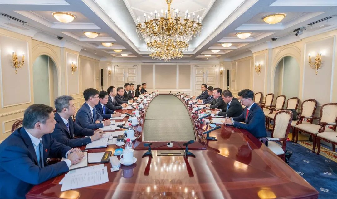 大唐集團(tuán)黨組書(shū)記、董事長(zhǎng)鄒磊與老撾總理府辦公廳部長(zhǎng)、總理首席顧問(wèn)西納萬(wàn)·蘇發(fā)努馮會(huì)談