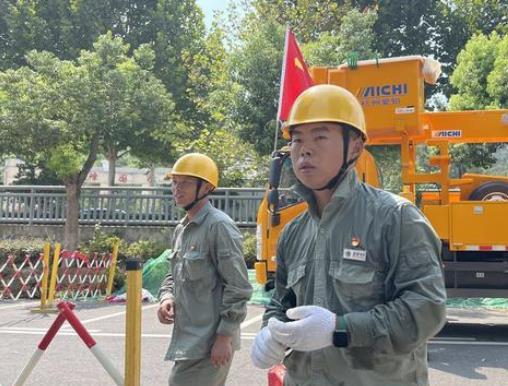 桂長(zhǎng)菁：“不稱職”的準(zhǔn)新郎和有擔(dān)當(dāng)?shù)摹皫щ姳? /></a></div>
				<div   id=