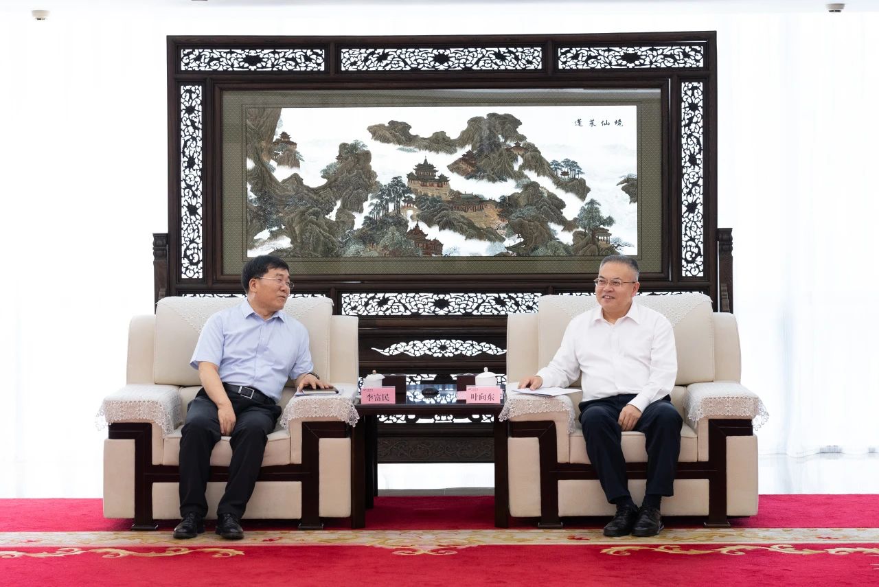 華電集團黨組副書記、總經理葉向東與三峽集團黨組副書記、總經理李富民舉行會談