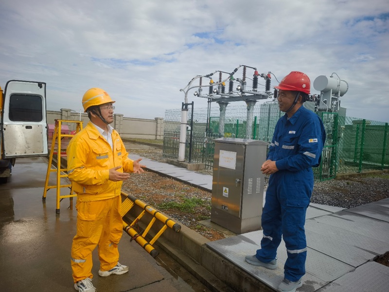 華潤南京公司檢修公司黨員帶隊助力風電廠年度預(yù)試工作