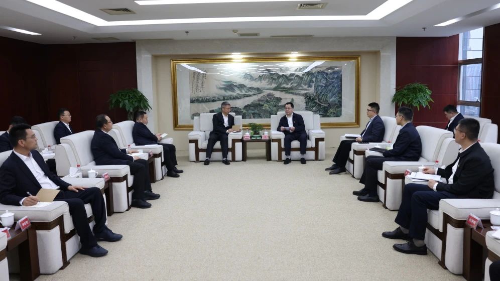 大唐四川公司黨委書記、董事長梁華與中建新疆建工黨委副書記、總經(jīng)理吳剛柱會談