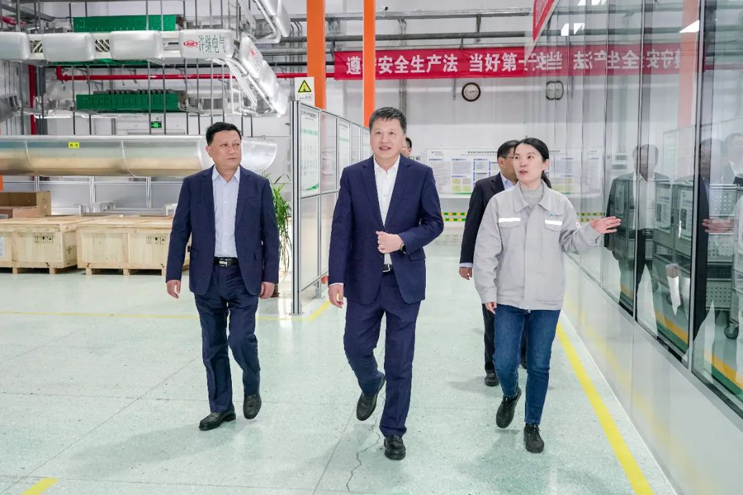 中國電氣裝備黨委副書記、總經(jīng)理周群到河南所