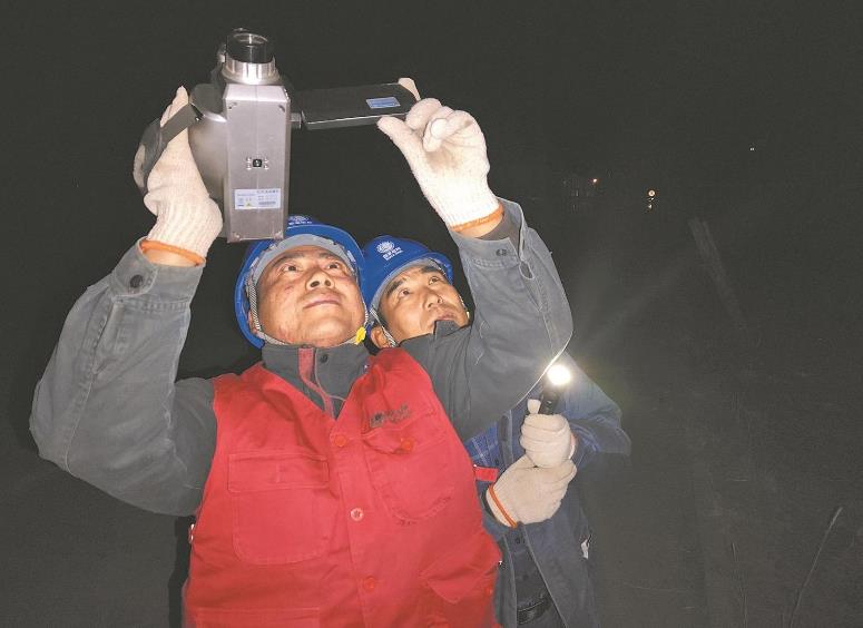 青海貴南縣：零下15攝氏度，冬夜巡檢保供電