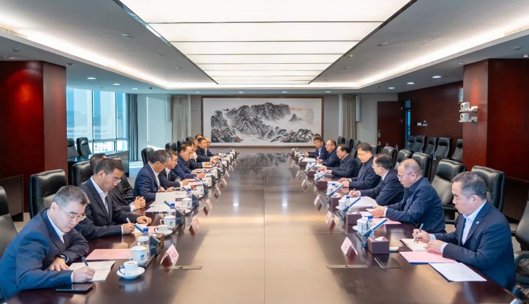 華電集團(tuán)黨組書記、董事長江毅會(huì)見中國中車黨委書記、董事長孫永才