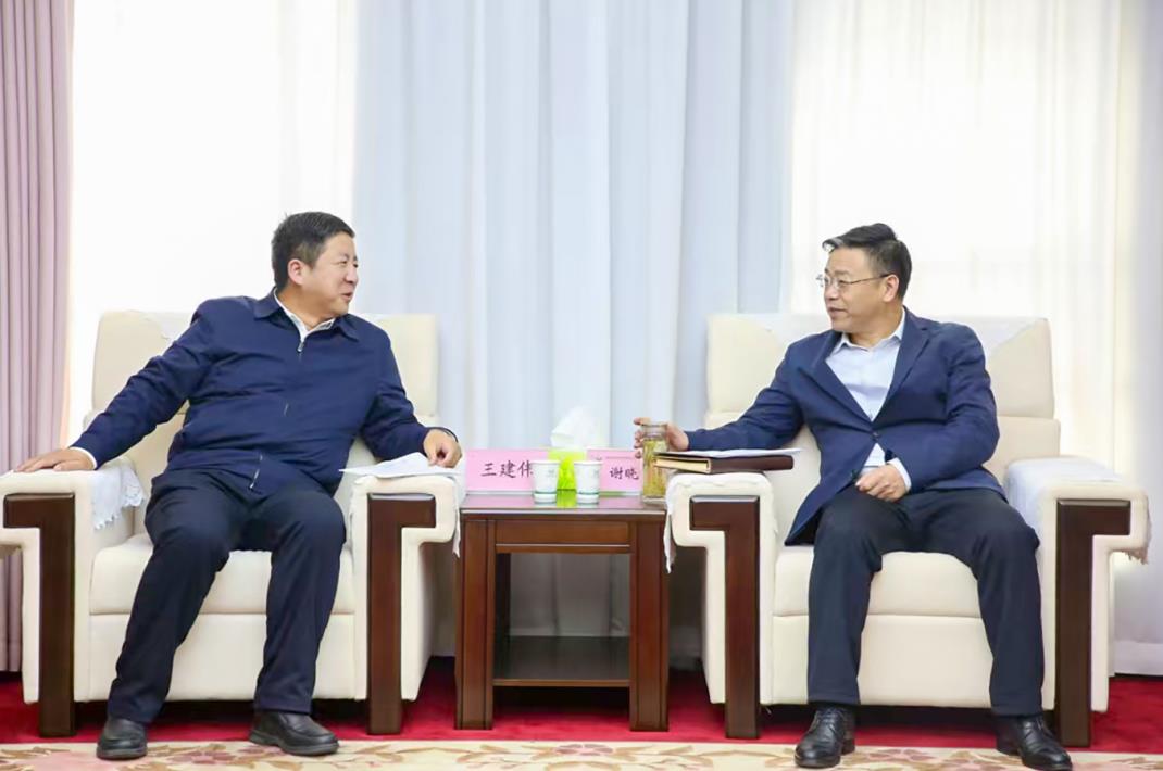 大唐甘肅公司黨委書記、董事長王建偉與甘肅能化集團黨委書記、董事長謝曉鋒會談