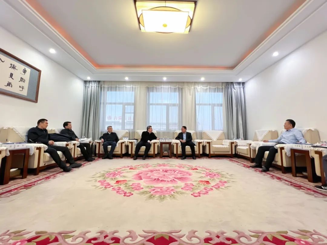 華能蒙東公司總經(jīng)理、黨委副書記李樹學(xué)會(huì)見中國石油內(nèi)蒙古銷售公司執(zhí)行董事、黨委書記楊杰