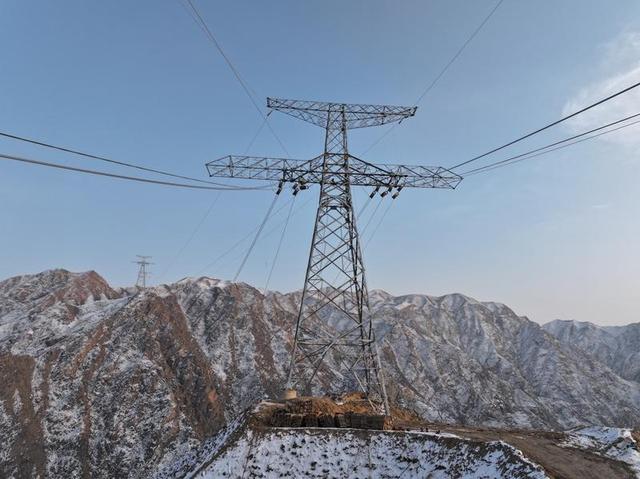 重慶±800千伏特高壓直流輸電線(xiàn)路工程(甘8標(biāo))全線(xiàn)貫通