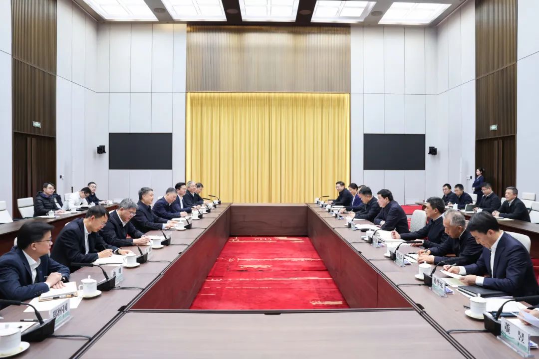 溫樞剛張文峰與國(guó)家電網(wǎng)董事長(zhǎng)張智剛、總經(jīng)理龐驍剛會(huì)談