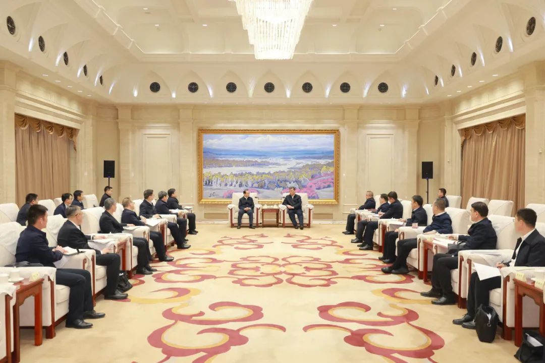 華電集團(tuán)黨組書記、董事長(zhǎng)江毅與新疆維吾爾自治區(qū)主要領(lǐng)導(dǎo)舉行會(huì)談