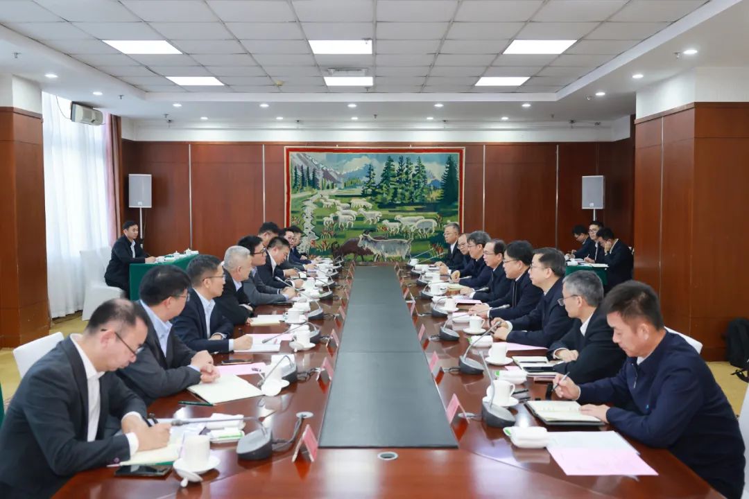 華電集團(tuán)黨組書記、董事長(zhǎng)江毅與上海電氣黨委書記、董事長(zhǎng)吳磊舉行會(huì)談