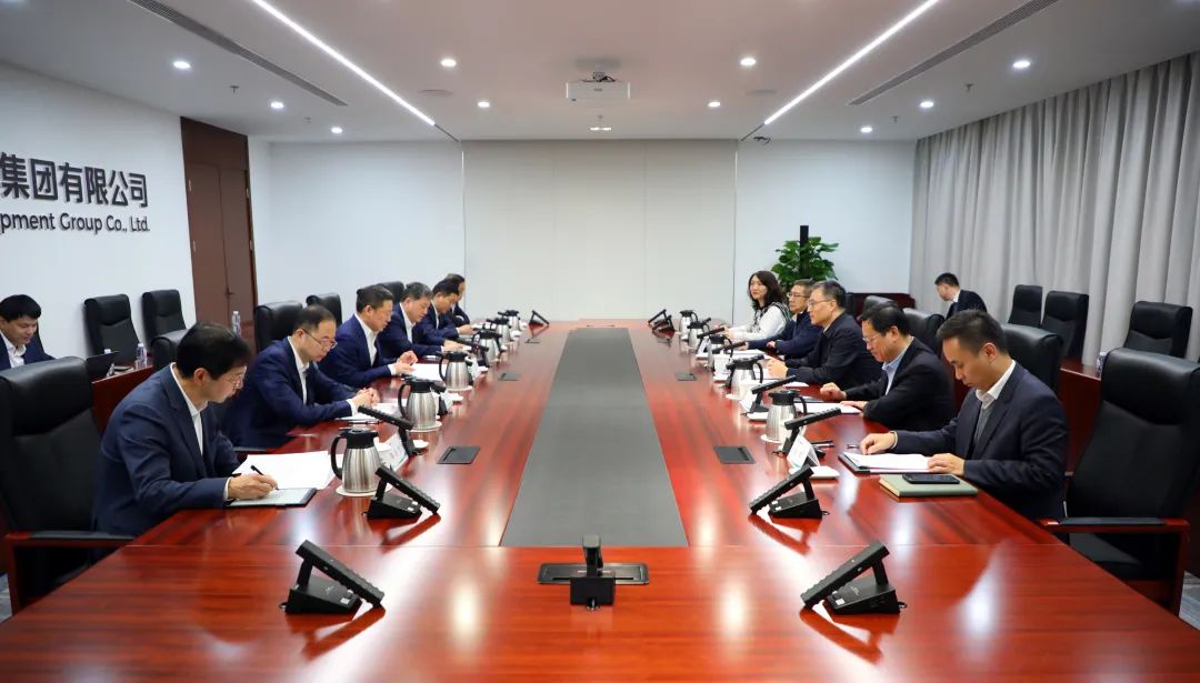 中國電氣裝備董事長李洪鳳、總經(jīng)理周群會見佛山市委書記唐屹峰