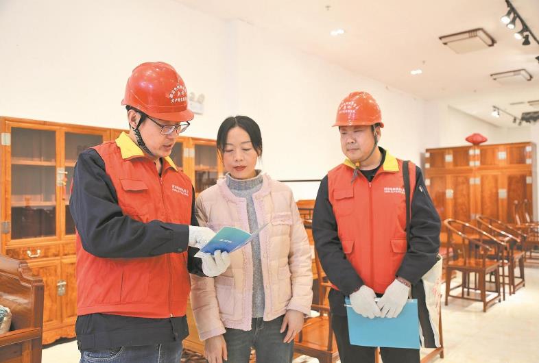 河北大城縣供電公司優(yōu)質(zhì)服務(wù)助紅木產(chǎn)業(yè)集群式