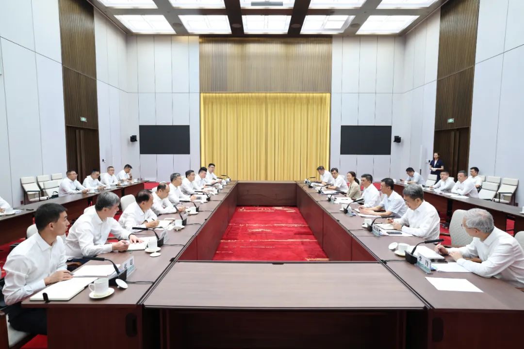 中國(guó)電氣裝備黨委副書記閆華鋒率隊(duì)到國(guó)家電網(wǎng)公司拜訪交流