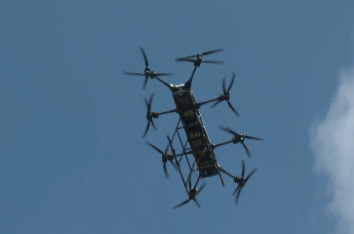 8軸16旋翼重載無人機在十堰上崗，助力電網(wǎng)建設