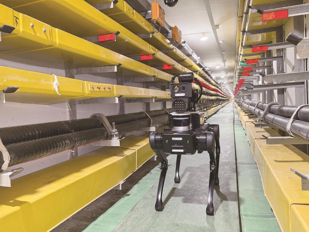 冀北地區(qū)電纜隧道內(nèi)首次應(yīng)用四足式機(jī)器人開(kāi)展智能化、無(wú)人化巡檢